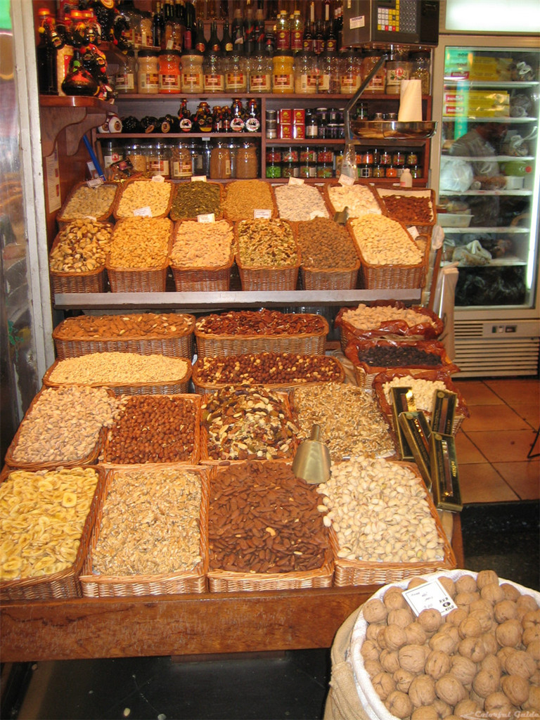 La Boqueria market grain nuts