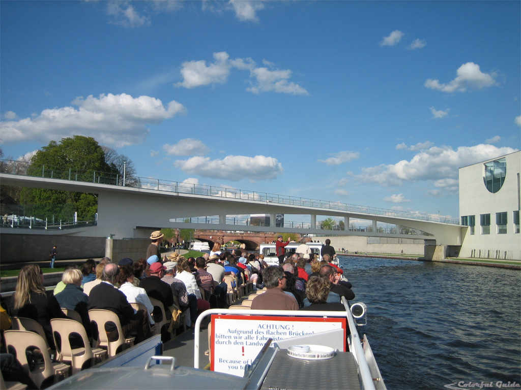 berlin cruise river spree people